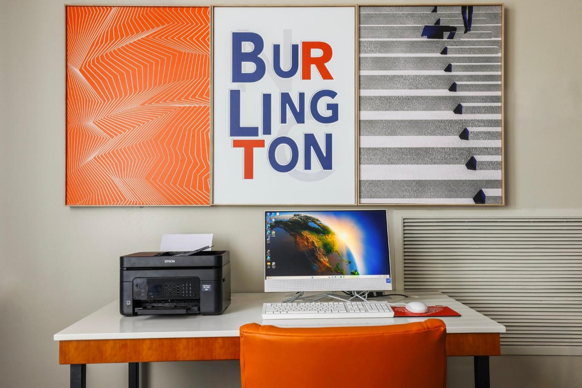 Holiday Inn Express Burlington By Ihg Eksteriør bilde