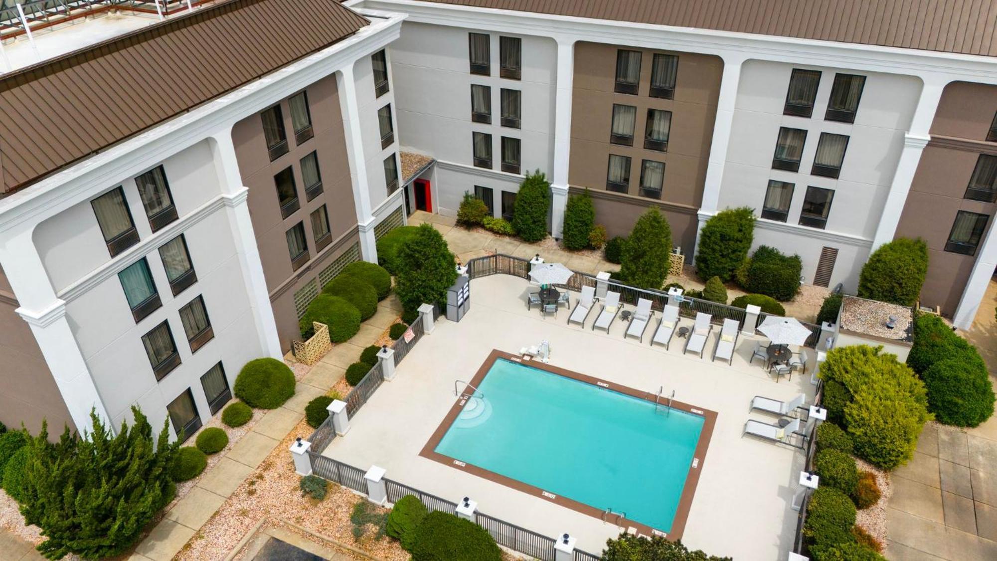 Holiday Inn Express Burlington By Ihg Eksteriør bilde