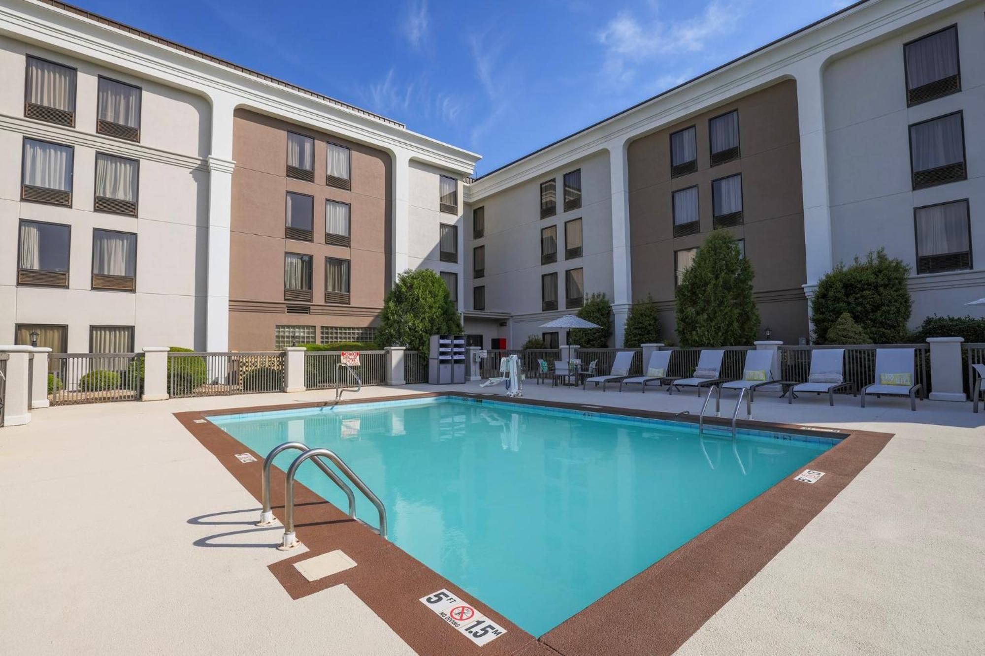 Holiday Inn Express Burlington By Ihg Eksteriør bilde