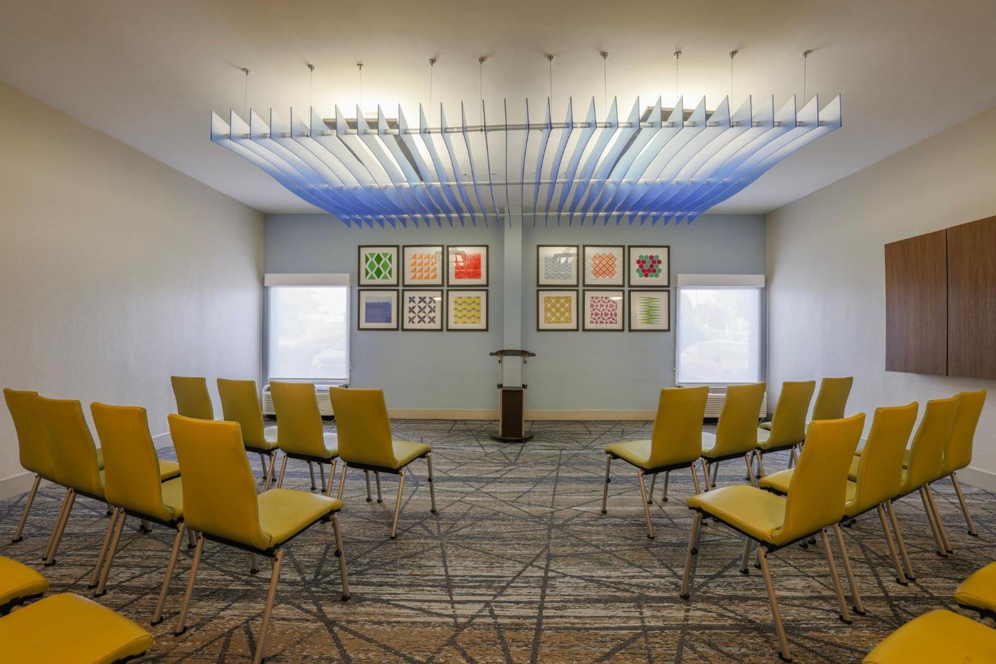Holiday Inn Express Burlington By Ihg Eksteriør bilde