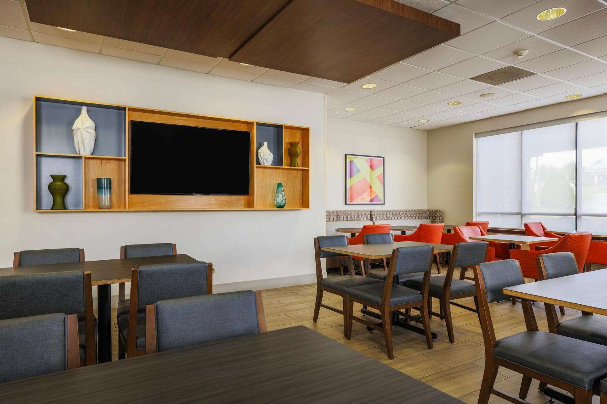 Holiday Inn Express Burlington By Ihg Eksteriør bilde