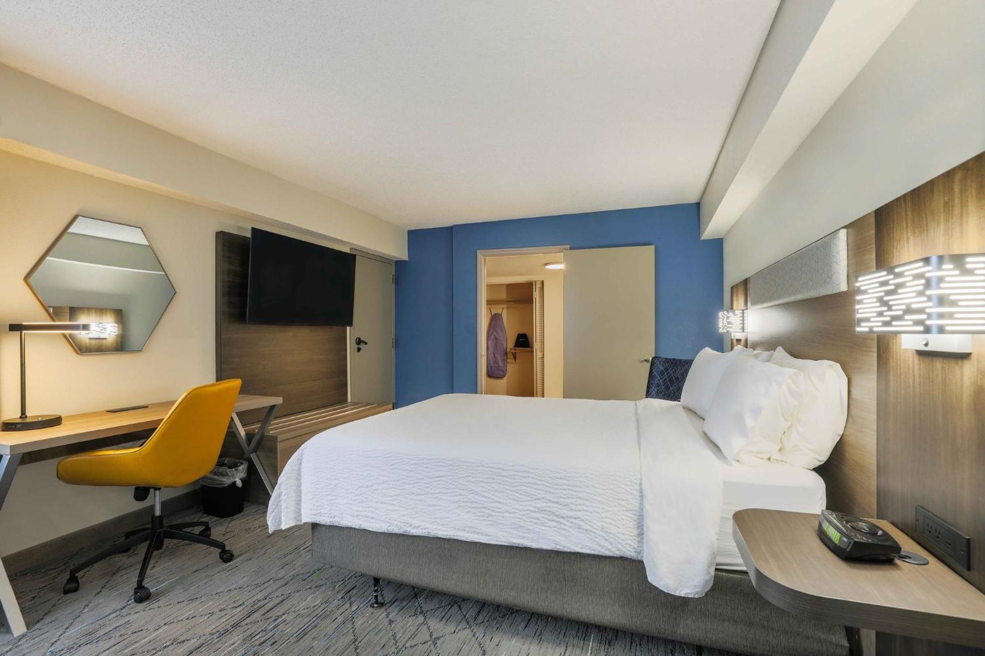 Holiday Inn Express Burlington By Ihg Eksteriør bilde