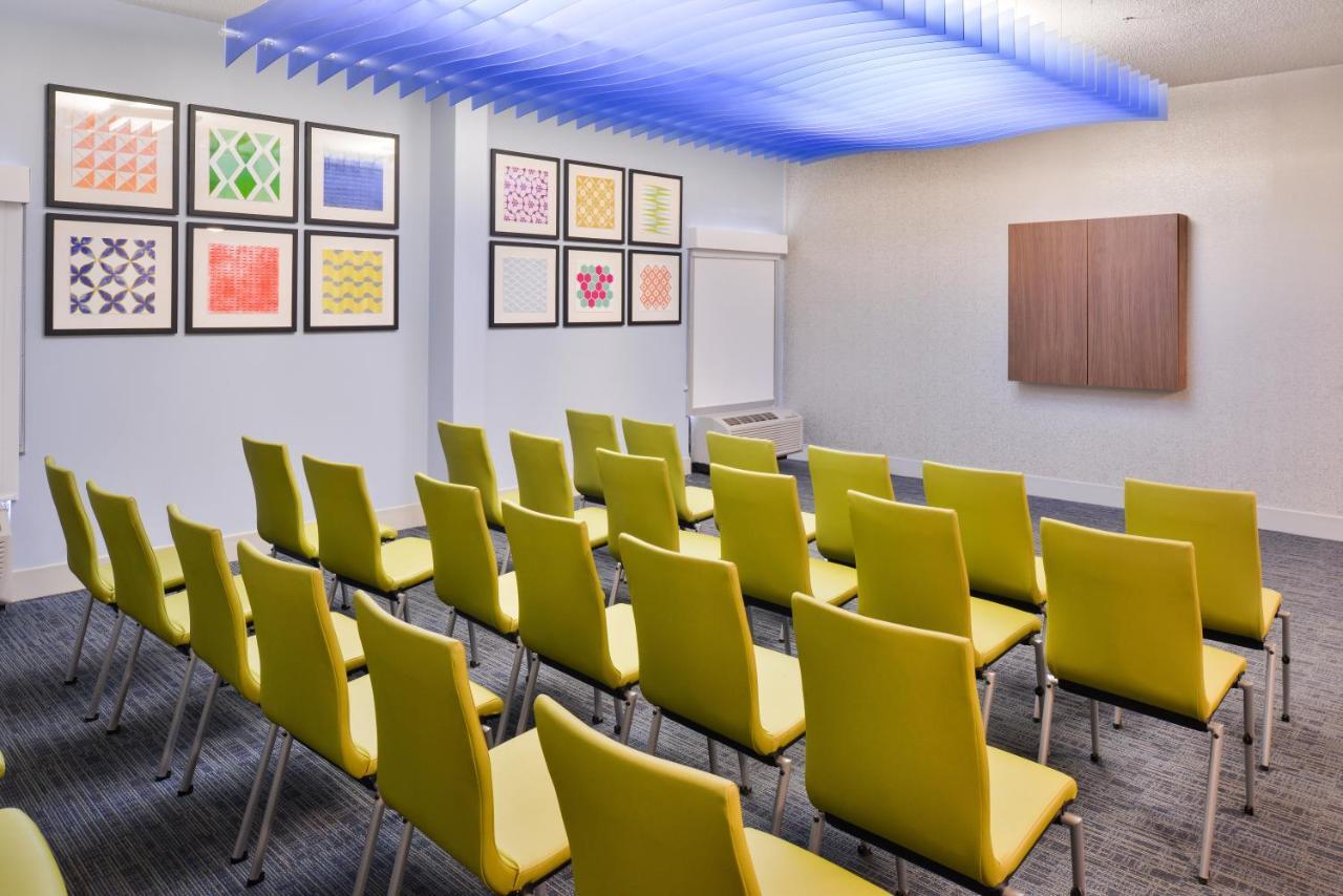 Holiday Inn Express Burlington By Ihg Eksteriør bilde