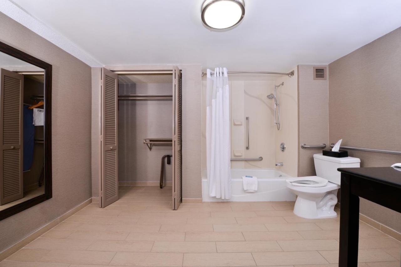 Holiday Inn Express Burlington By Ihg Eksteriør bilde