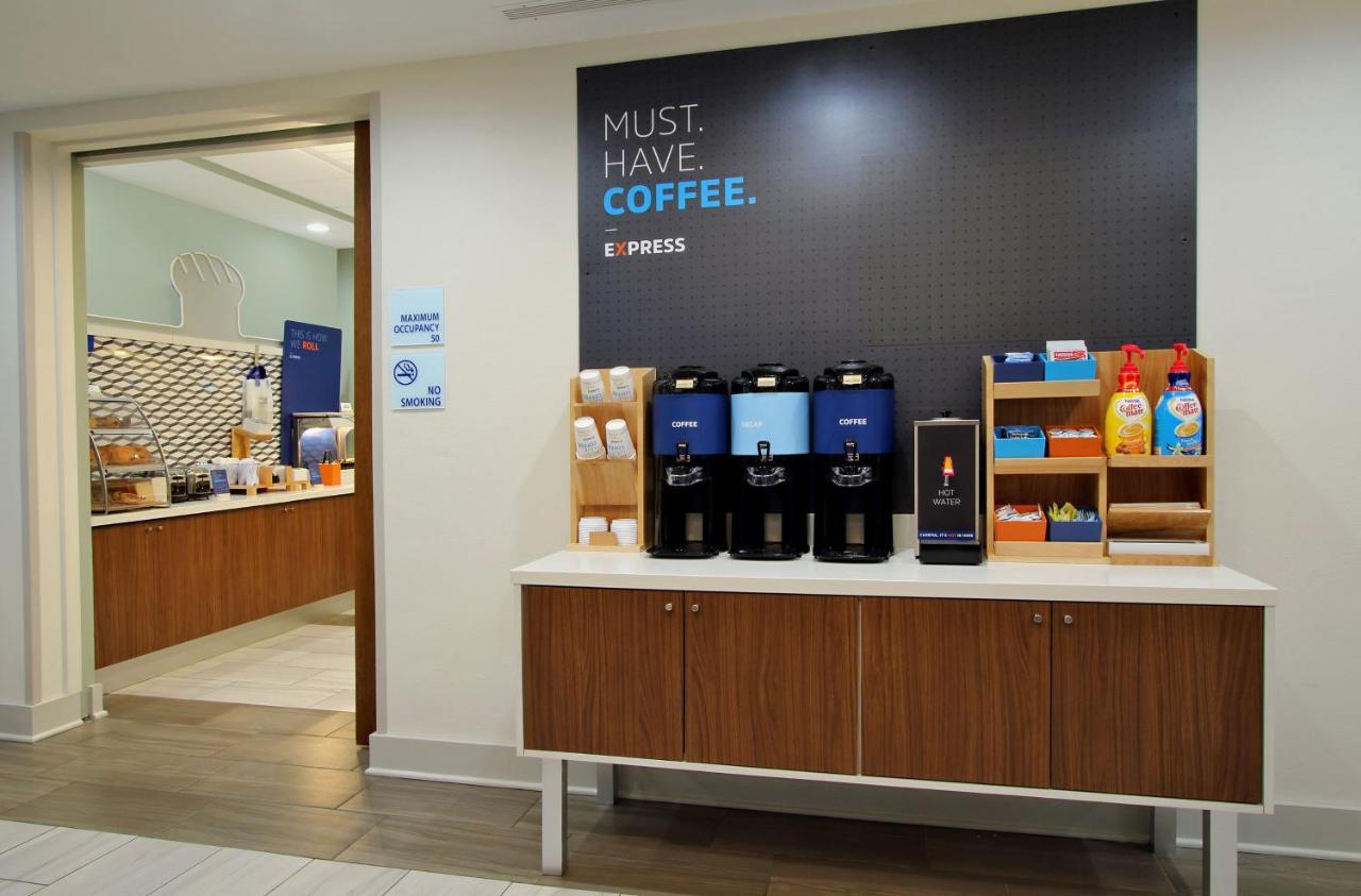 Holiday Inn Express Burlington By Ihg Eksteriør bilde