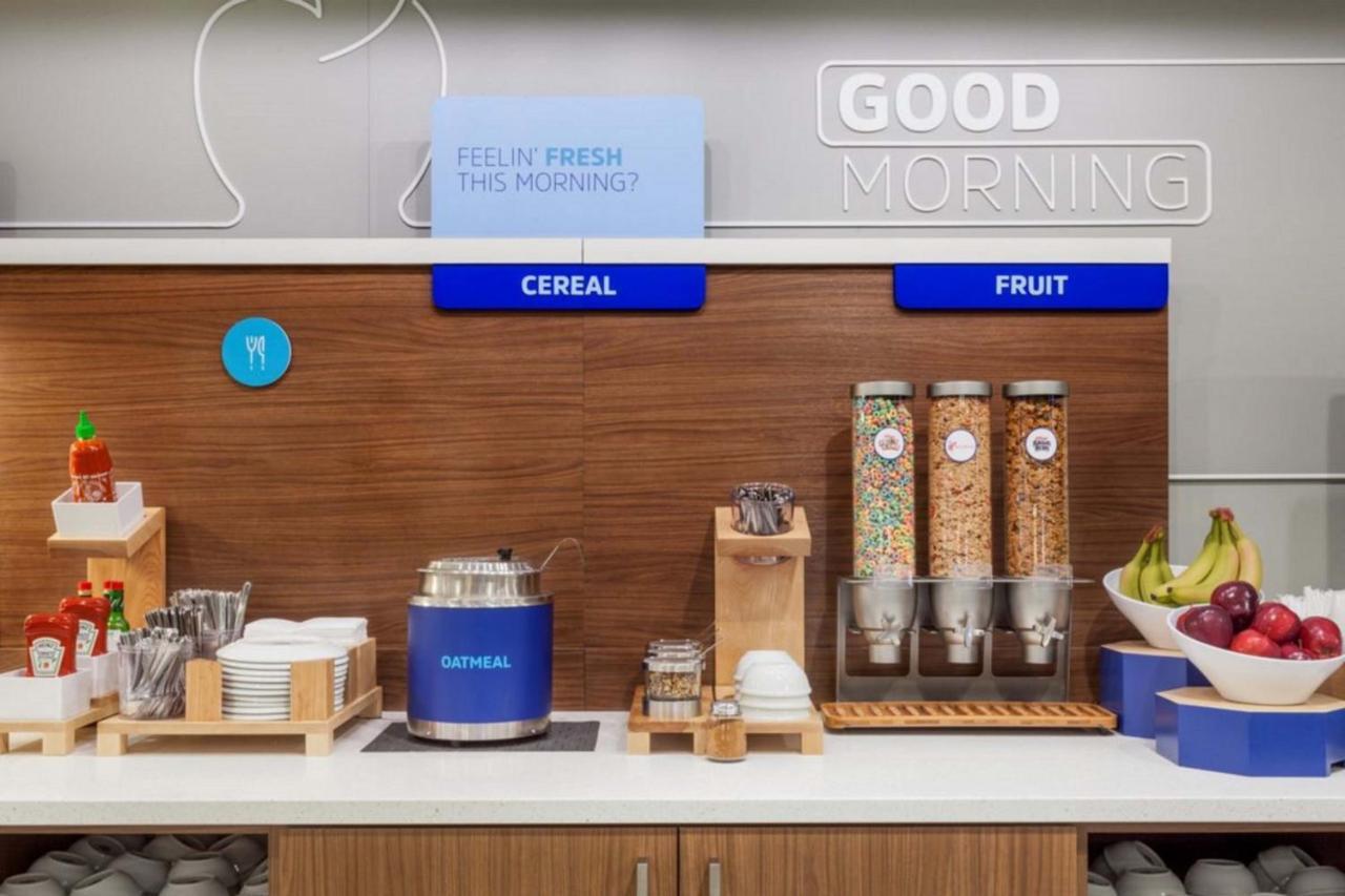 Holiday Inn Express Burlington By Ihg Eksteriør bilde