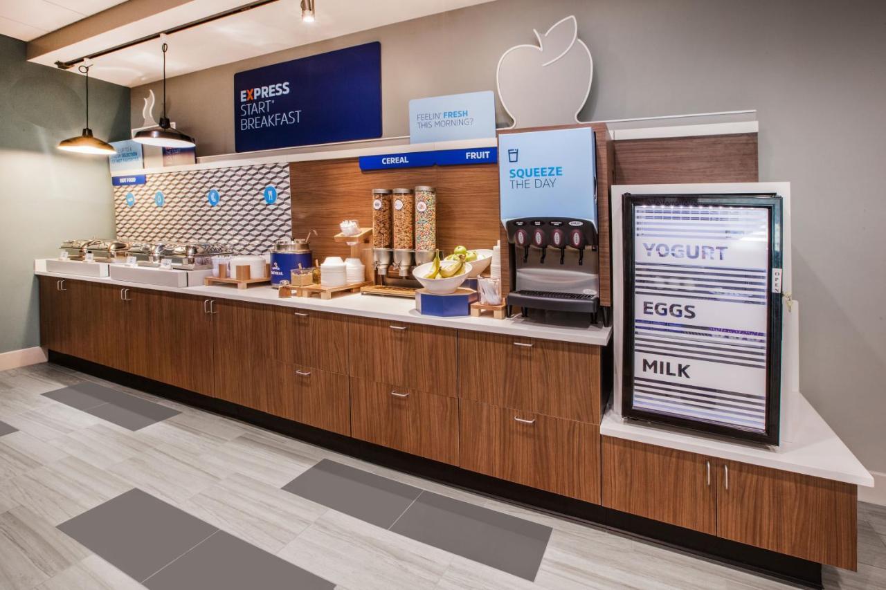 Holiday Inn Express Burlington By Ihg Eksteriør bilde