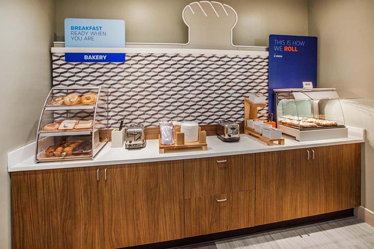 Holiday Inn Express Burlington By Ihg Eksteriør bilde