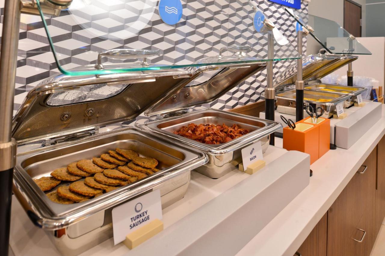 Holiday Inn Express Burlington By Ihg Eksteriør bilde